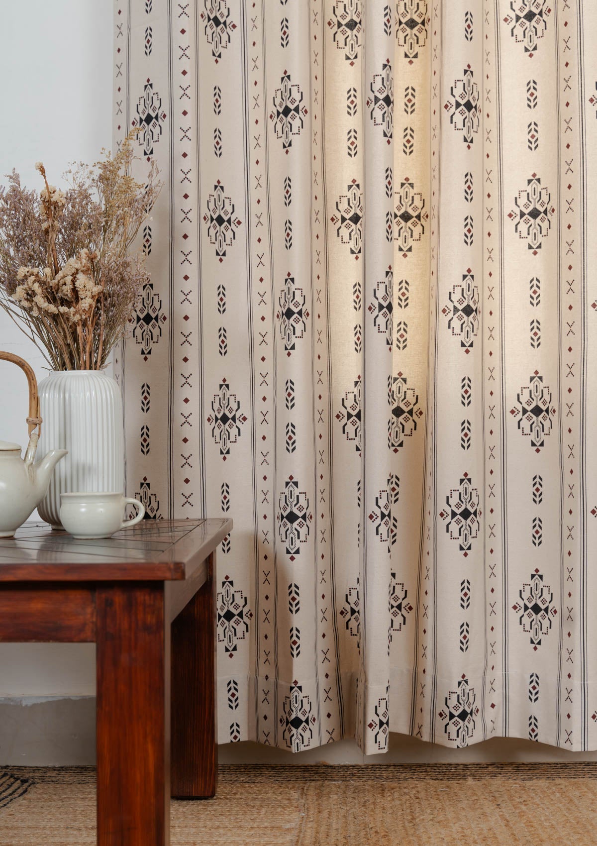 Gypsy 100% cotton geometric curtain for living room - Room darkening - Black - Single - Single Piece