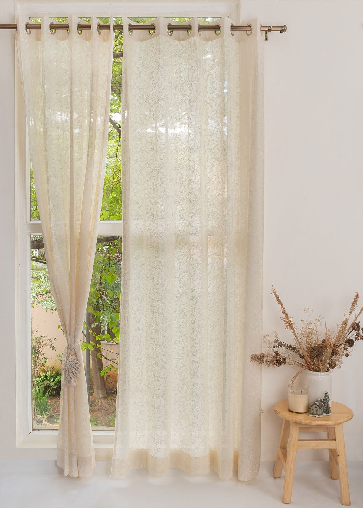 Trailing berries sheer printed sheer Fabric - Off-White
