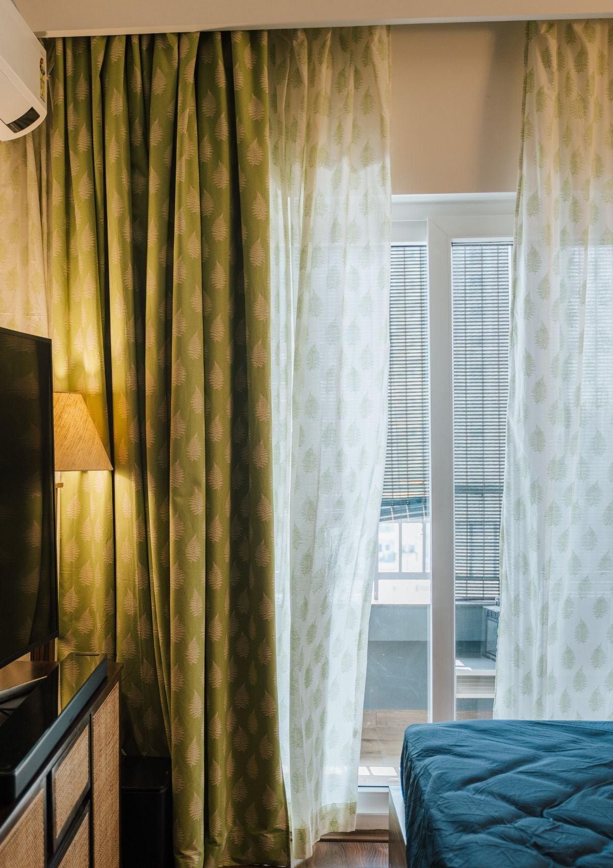 Floating Ferns 100% Sheer floral curtain for Living room & bedroom - Light filtering - Green - Single Piece