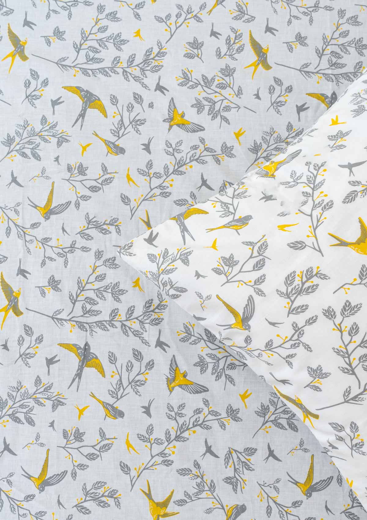 Fluttering Swallows Flat sheet - Multicolor