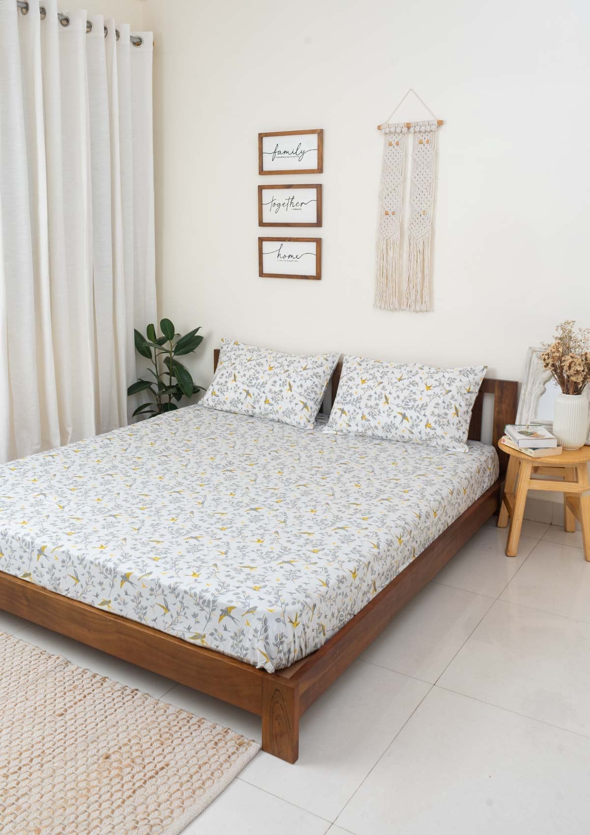 Fluttering Swallows Fitted Sheet - Multicolor