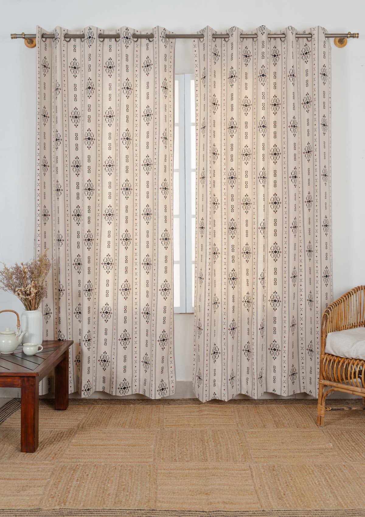 Gypsy 100% cotton geometric curtain for living room - Room darkening - Black - Single - Single Piece