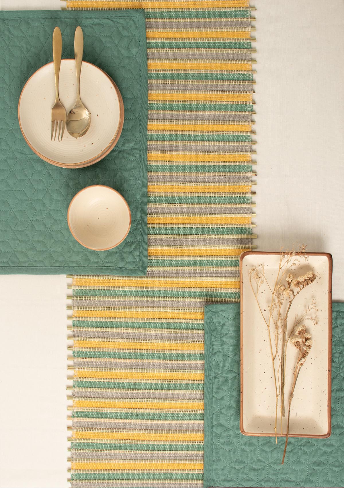 Hues woven grass boho table runner for 4 seater or 6 seater dining - Multicolor - Multicolor