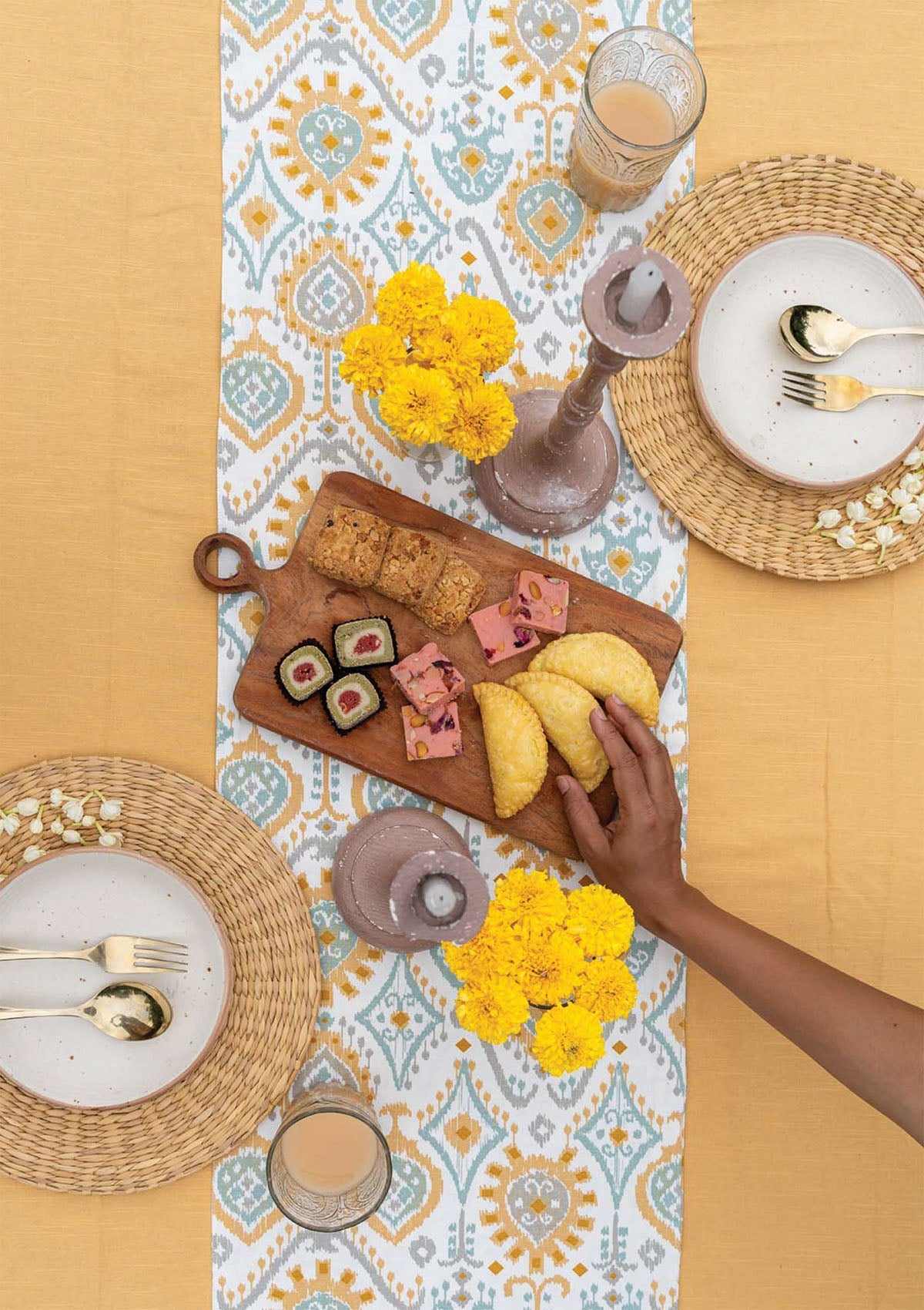 Laya 100% Cotton Printed Yellow and Blue Table Runner