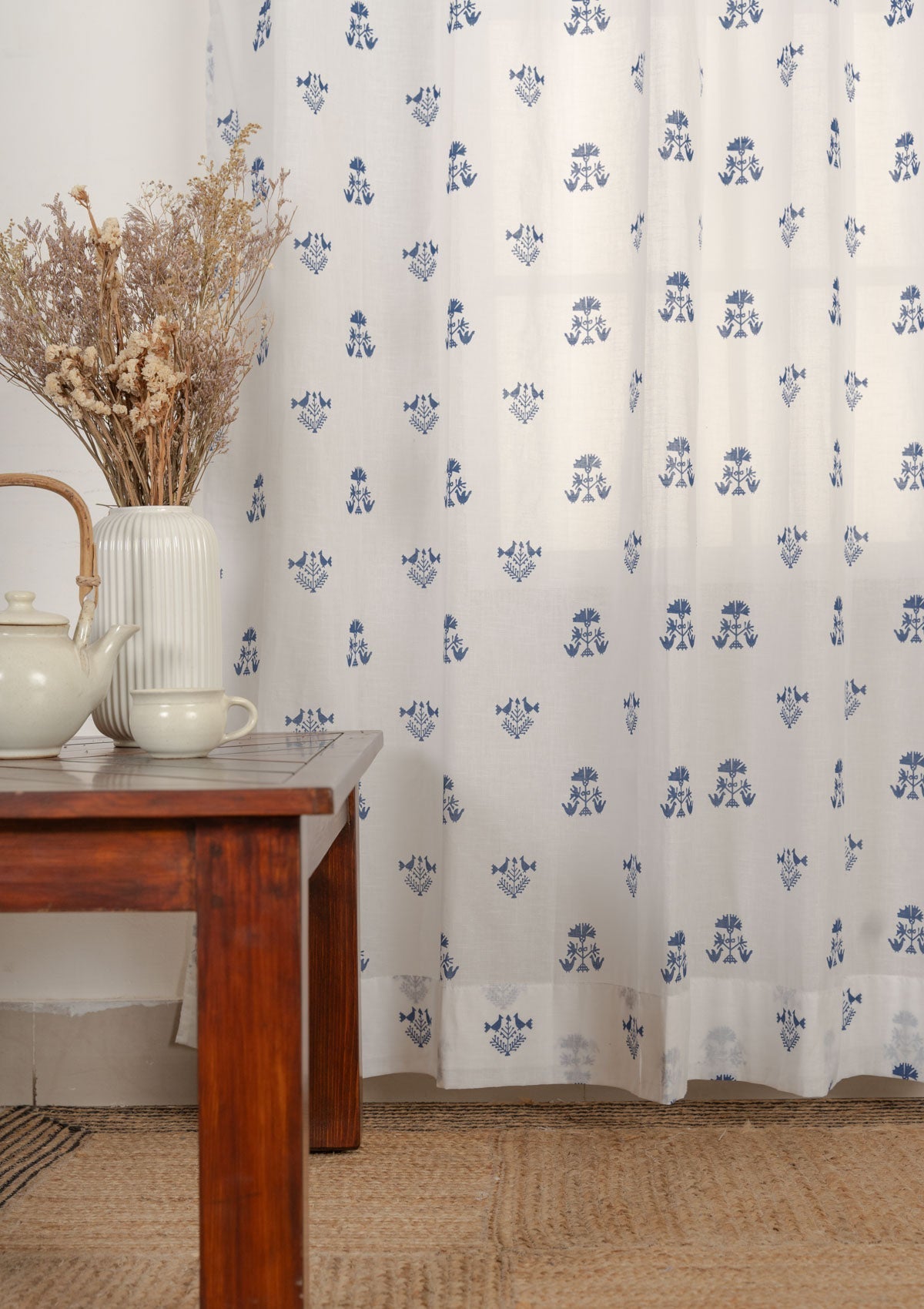 Sunbird 100% cotton floral sheer fabric for living room - Light filtering - Indigo