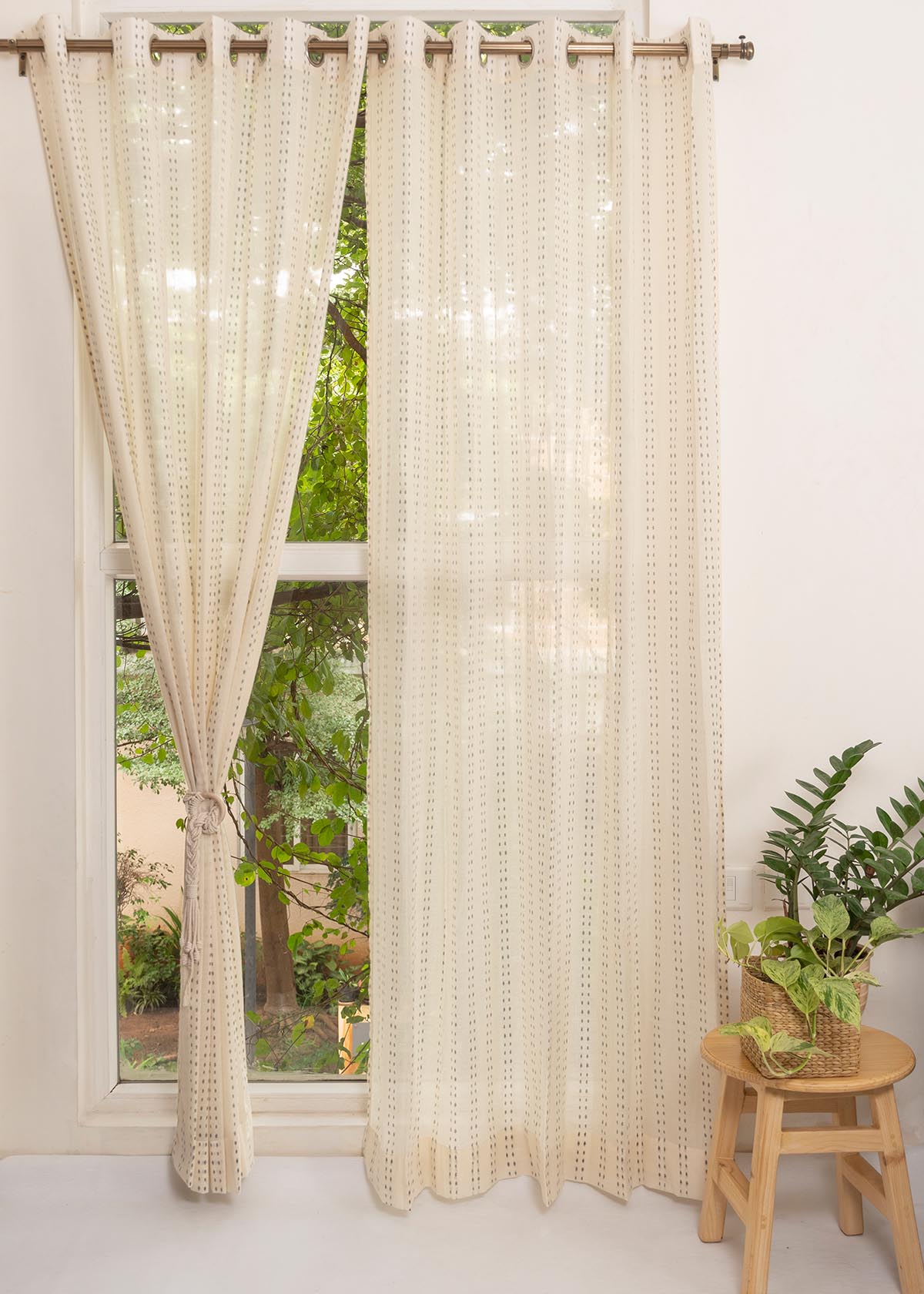 Dew 100% Sheer minimal curtain for Living room & bedroom - Light filtering - Cream - Single Piece